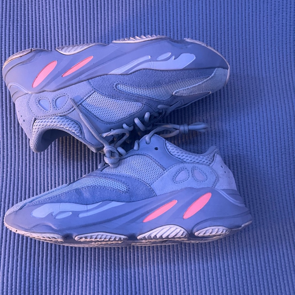‼️Adidas Yeezy Boost 700 good condition box included size 8M ‼️
